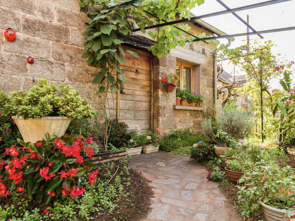 Comfy cottage in Saint Bonnet la Riviére with pool