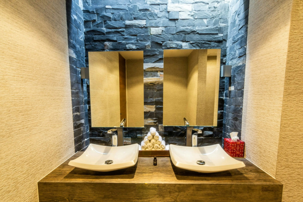 The Fives Downtown Hotel & Residences, Curio Collection by Hilton