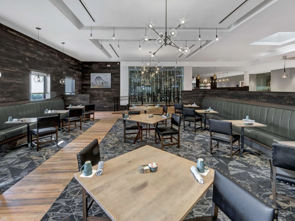 DoubleTree by Hilton Wichita Airport
