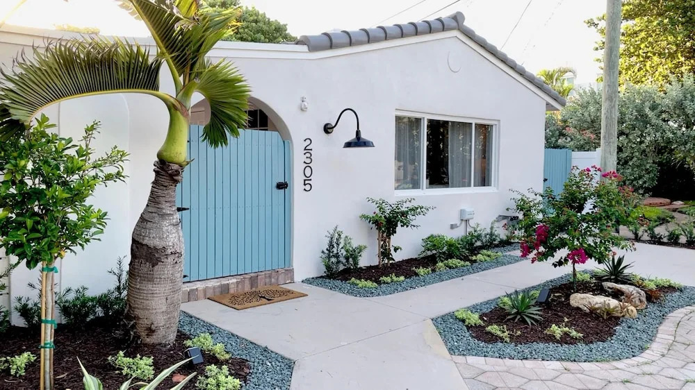 Walk to beach two cottages swimming pool hot tub Surf and Sand RESlDENCES