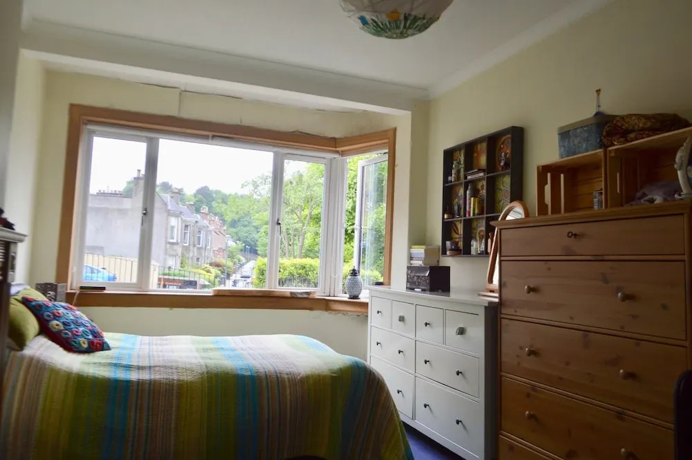 2 Bedroom Flat In Morningside With Private Garden