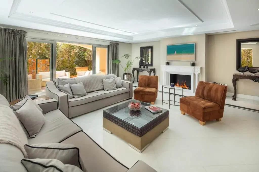 Cubo's Luxury Beach Front Duplex Puerto Banús