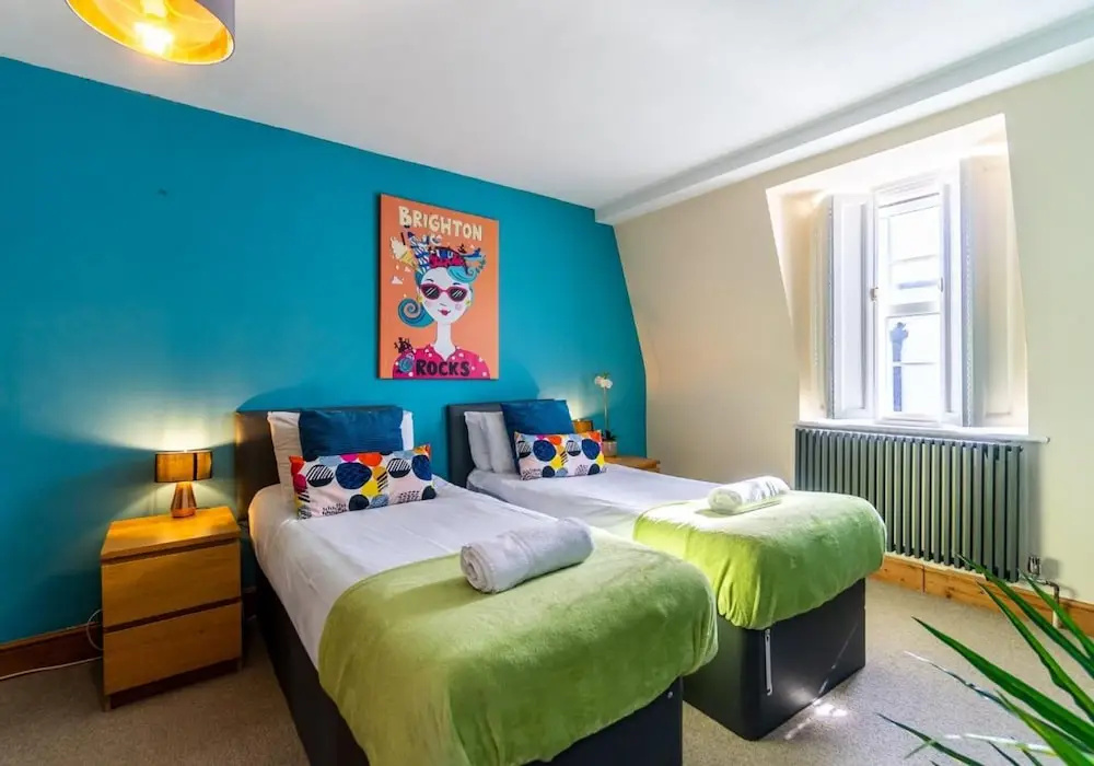 Pebble Mews House - Sleeps 6 to 8 Guests