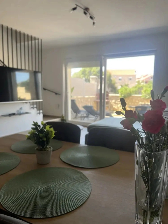 Apartments Mariner with heated pool