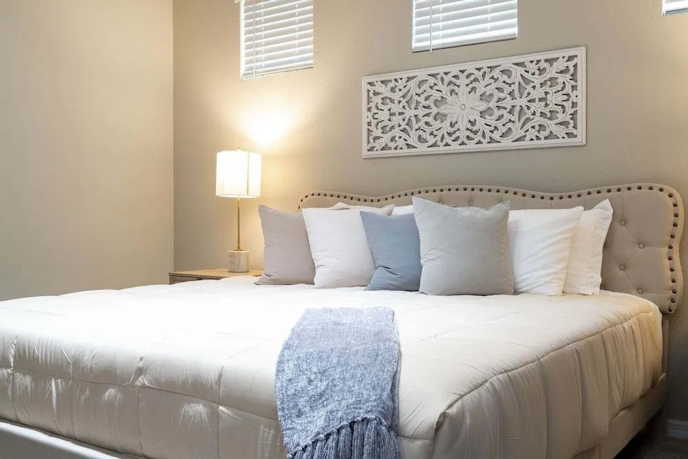 House 5 En-suites Access to Amazing Resort