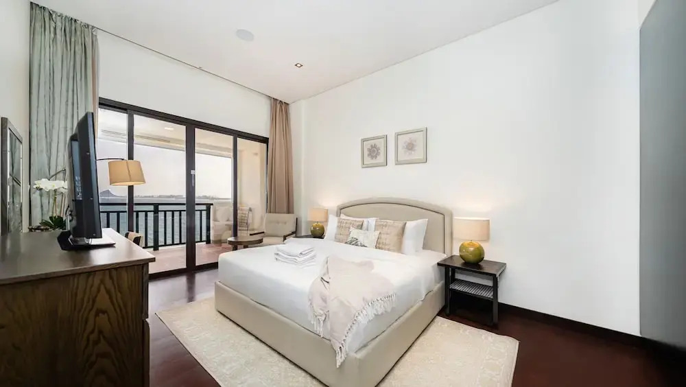Luxury StayCation - Exquisite 1BR with Stunning Views on Palm Jumeirah