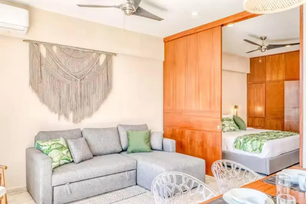 304 Amena Romantic Jungle PH w/ Private Pool & Gym