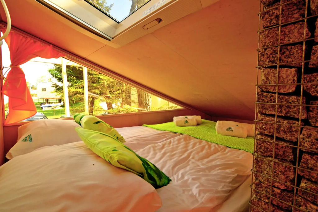 HT Houseboats