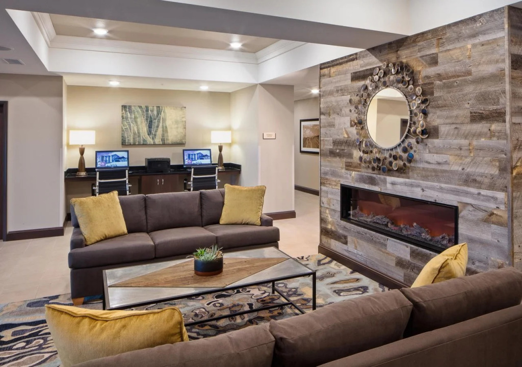 Best Western Plus Overland Inn