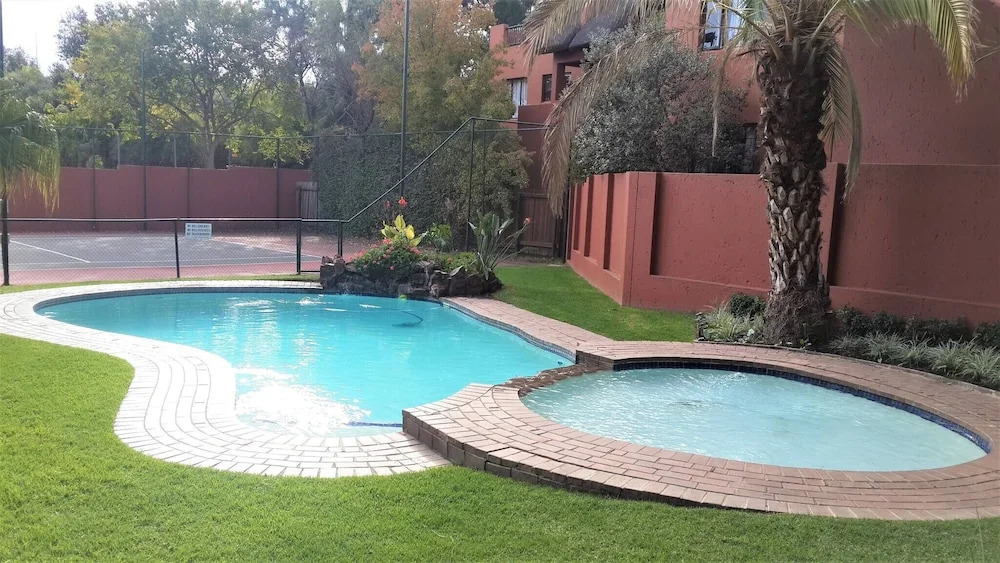Stylish 1 BR Unit, pvt Garden, Free Wifi & Parking