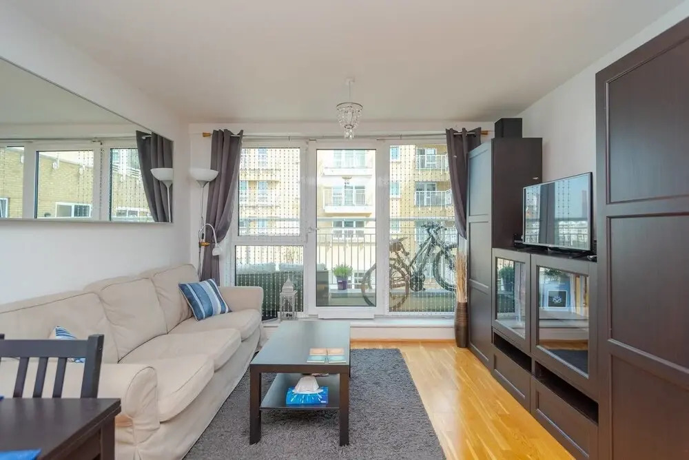 Lovely 1BR Home by River Thames W/balcony 2 Guests