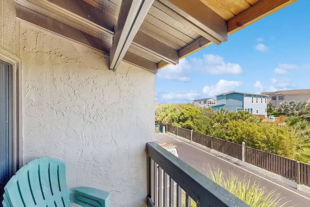 Oceanview Condo With Beach Access, Pool, Tennis Courts and Private Patio