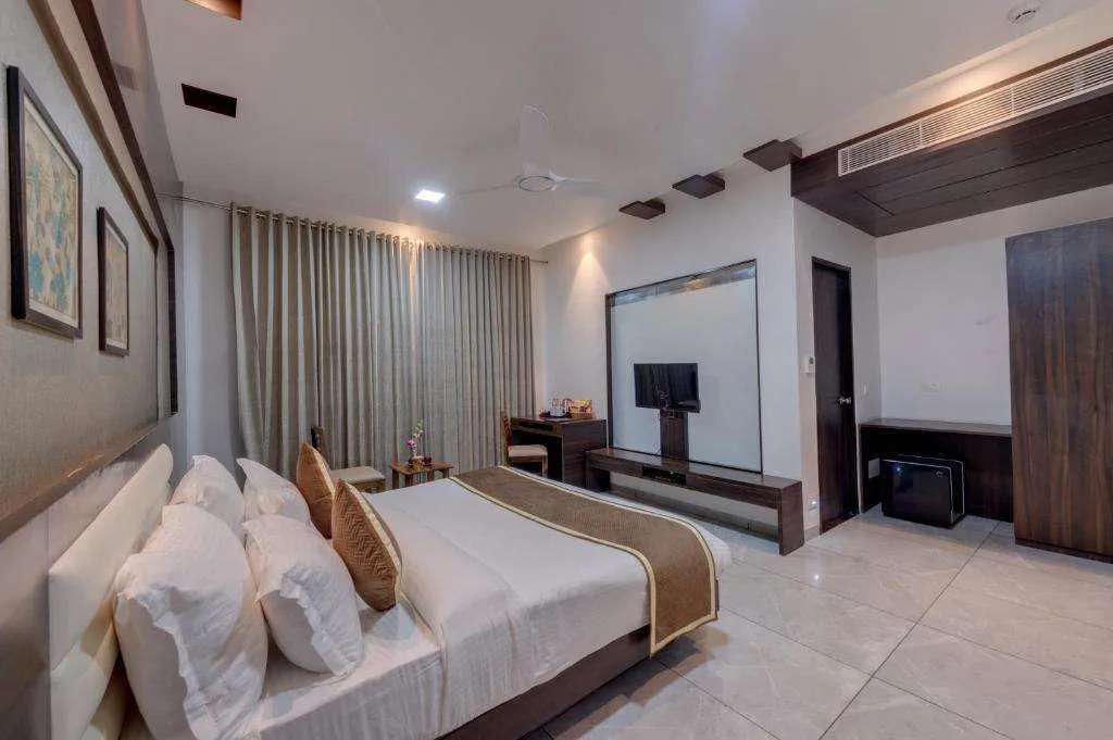 Click Hotel Suryaprakash