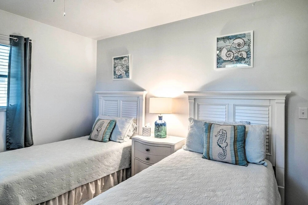 Sunny + Alluring Englewood Retreat w/ Dock!