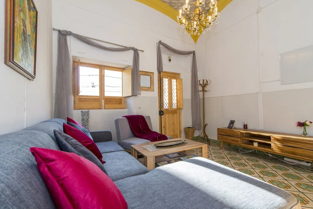 Olhão Townhouse With Roof Terrace & Courtyard 5min to Ferry & Market