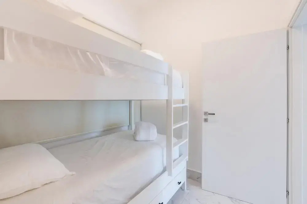 Two-bedroom apt With Pool View bbq in Lake View