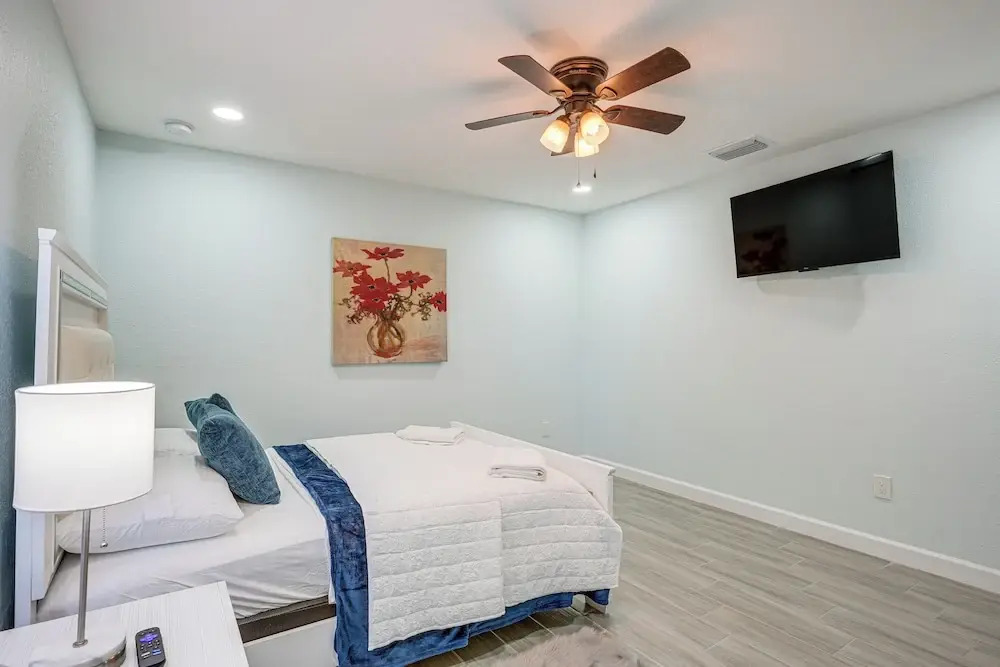 Vibrant Tampa Home: Perfect for Long Stays!