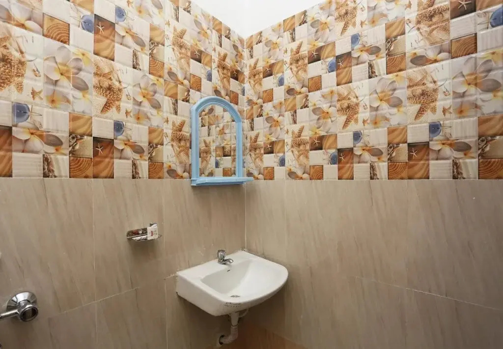 OYO 24317 Aditya Guest House 3