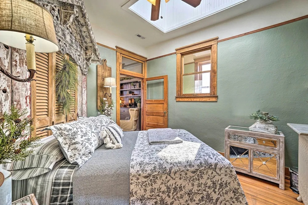 Walk to Shops & Restaurants: Dtwn Laramie Condo!