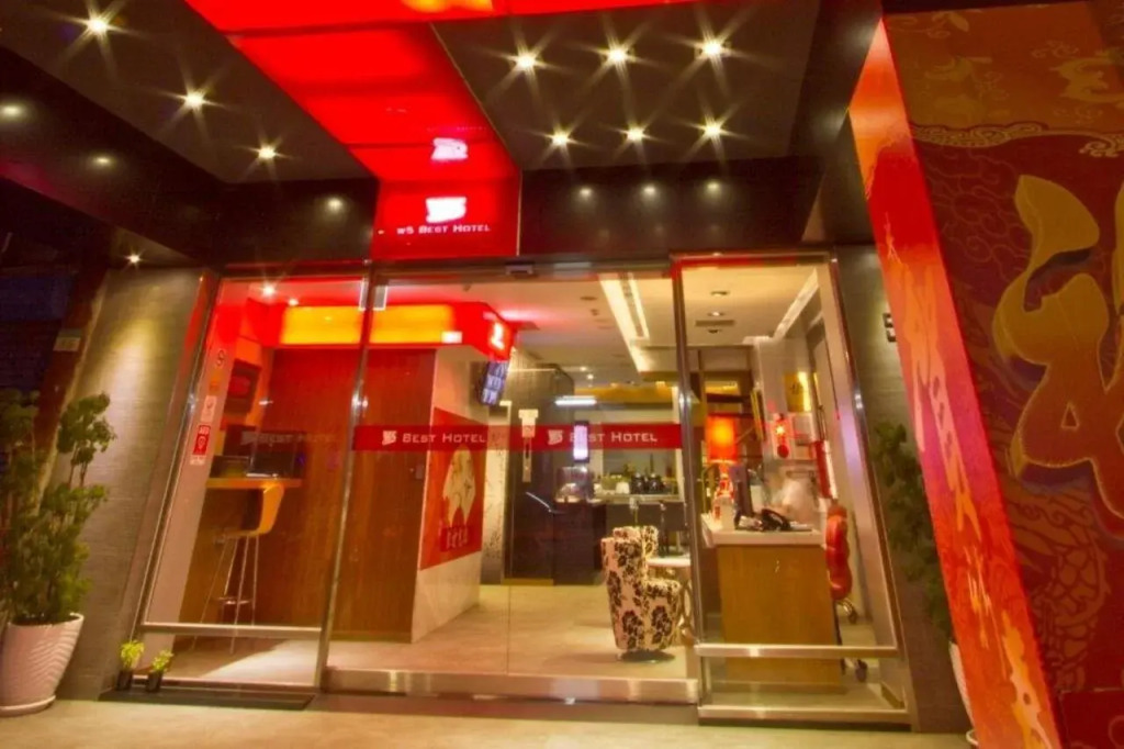 Newful Hotel