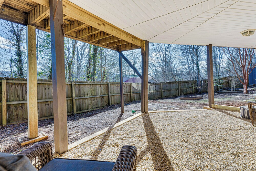 Mountaintop Blue Ridge Cabin: 2 Mi to Downtown