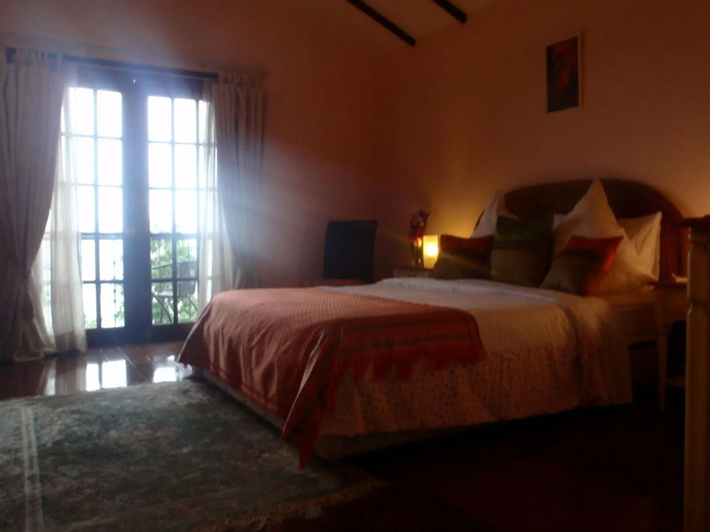 Las Flores Country & Beachside Hotel