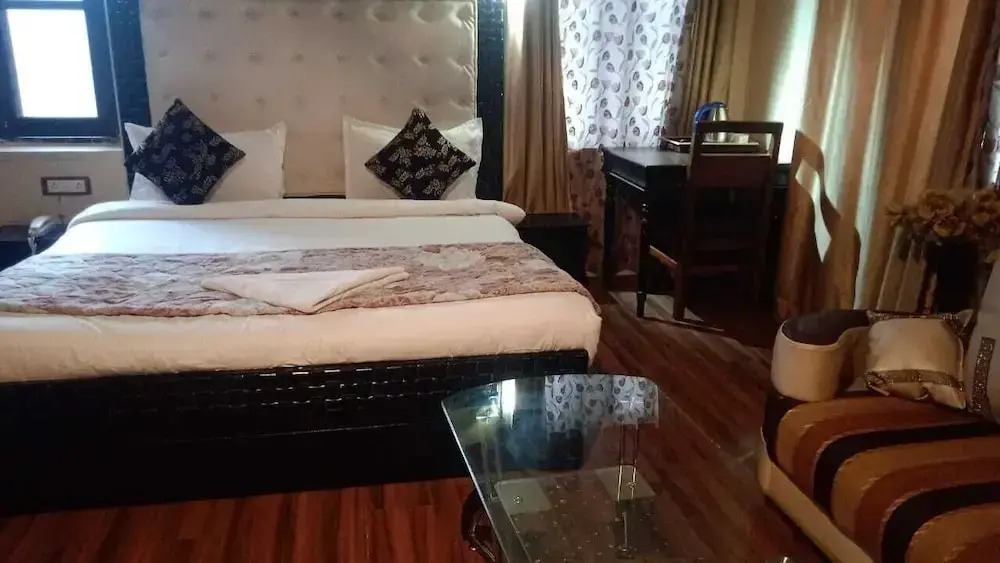 Heavenwood Heritage Hotel By Urban Inn Resorts