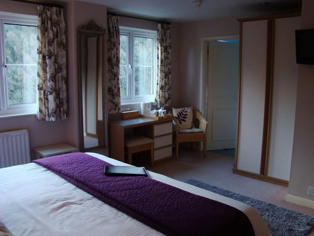 Pine Lodge Guest House