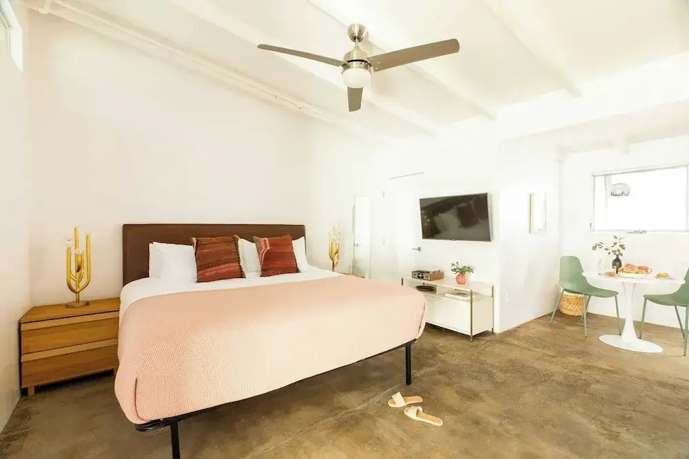 2 Rooms, Sleeps 8 Retro Hotel w/ Pool Wesley King Studio Buyout by Avantstay
