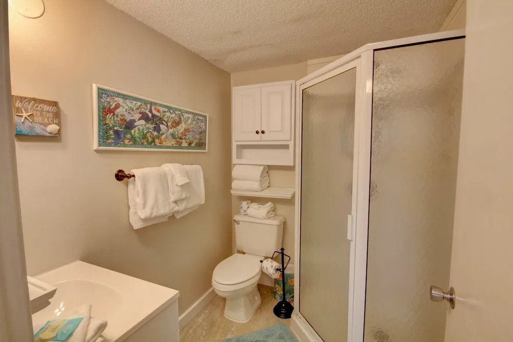 113 El Matador 1 Bedroom Condo by RedAwning