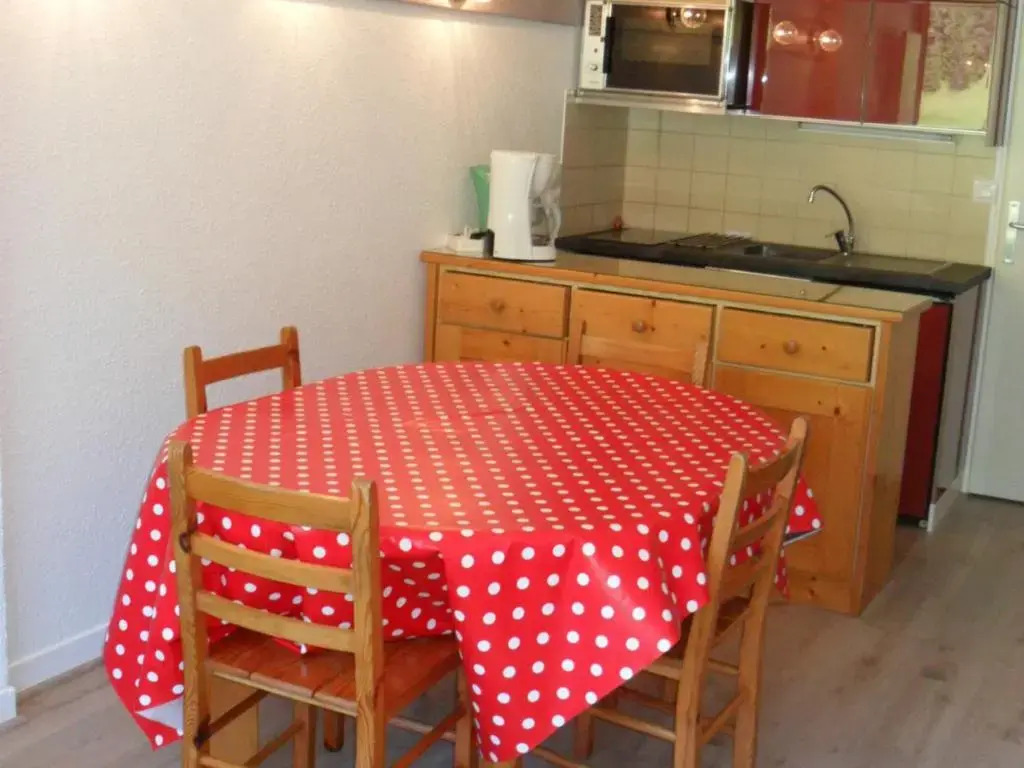 Studio cabine avec balcon, proche centre de Villard-de-Lans - FR-1-515-98