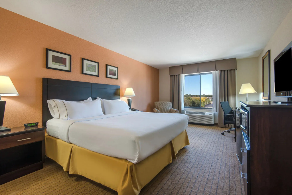 Holiday Inn Express and Suites Lafayette East by IHG