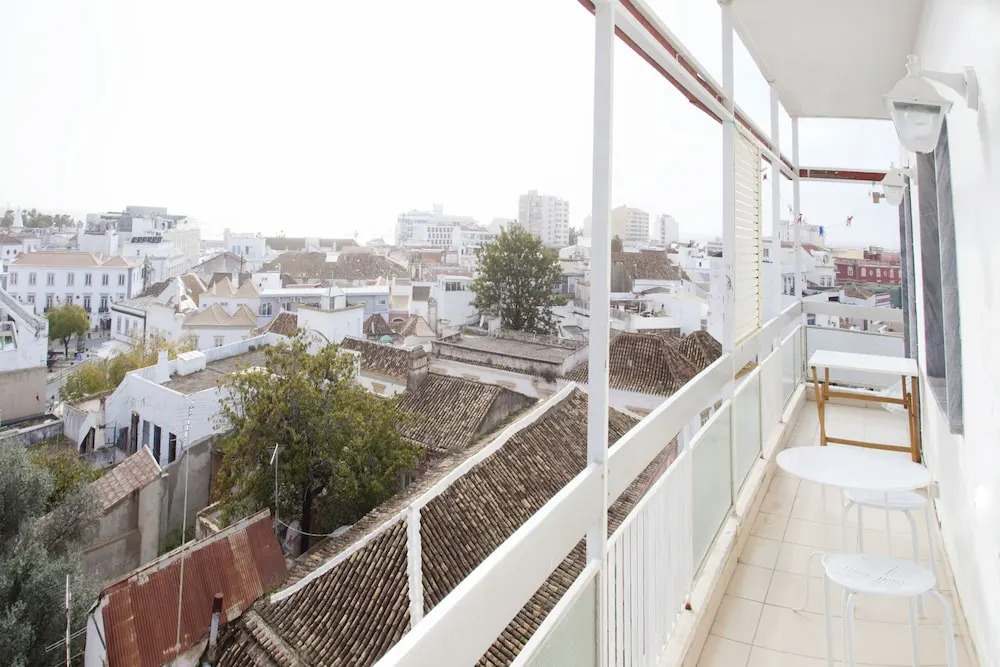 Bluesky in Faro With 1 Bedrooms and 1 Bathrooms