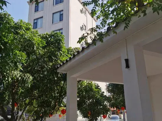 Dong  Xing  Qi  Dao  Hai  Bian  Xiao  Yuan