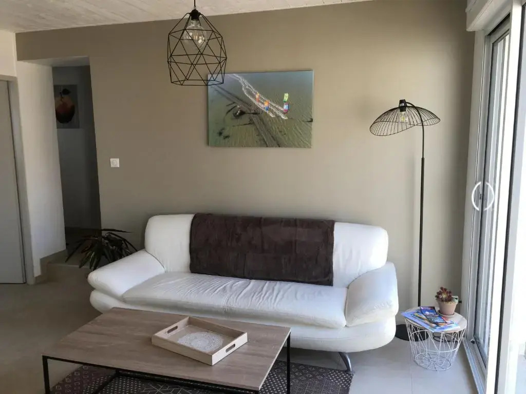 Maison rénovée proche mer avec terrasse, parking privé et wifi à Barbâtre - FR-1-426-440
