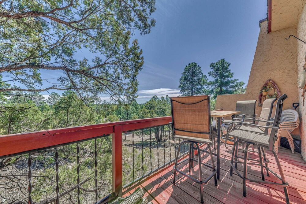 Alto Townhome w/ Deck Near Ski Apache!