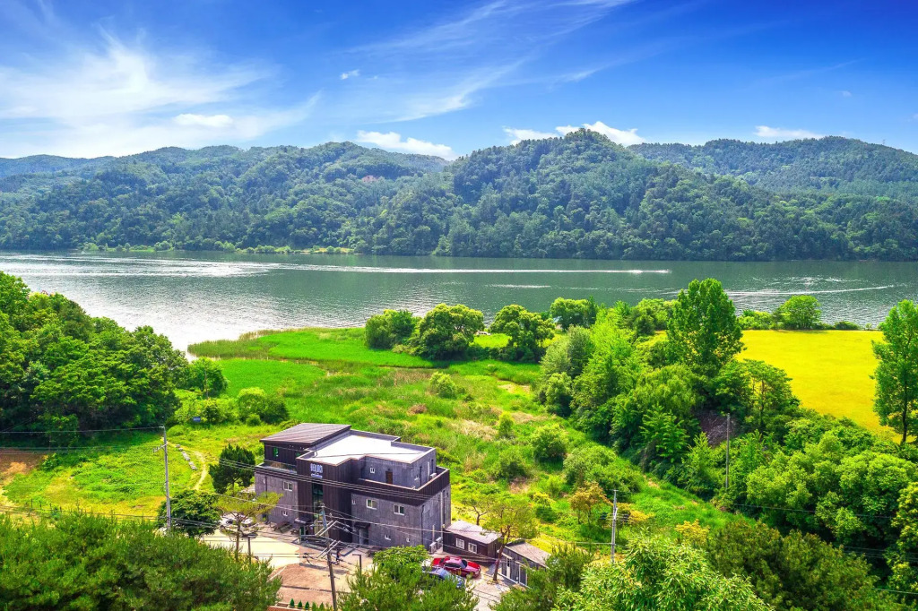 Bellosi Lake