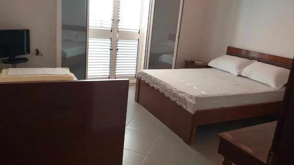 Guest House Emiljos Flamur