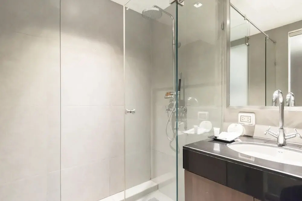 Silver Living Phrom Phong by Favstay