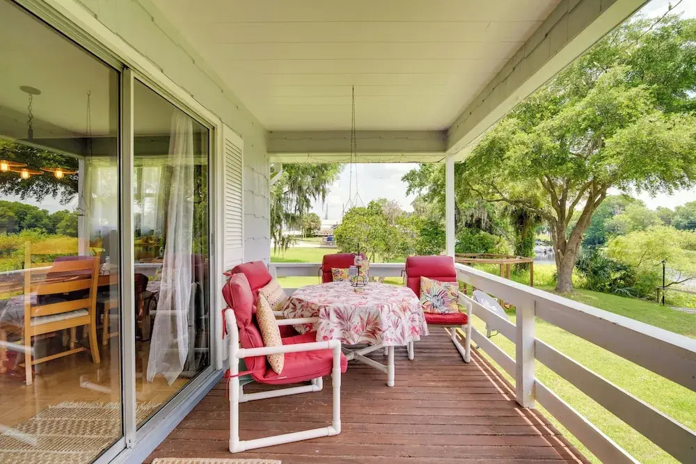 Docks + Balcony: Peaceful River Abode in Dunnellon