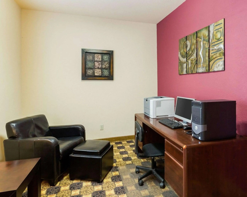 Quality Suites Huntsville Near University