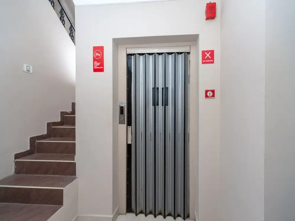 OYO 15477 New Royal Inn