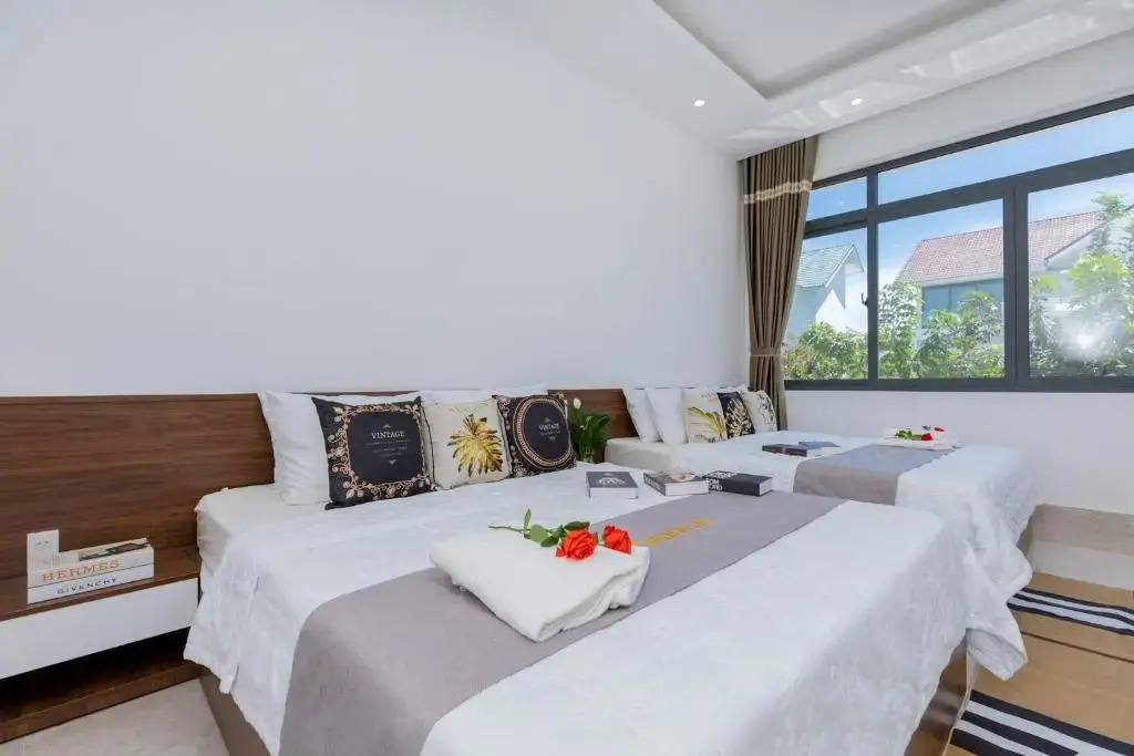 Palm Villa 34 ( Luxury Villa with 17 bed room, karaoke & bida inside)