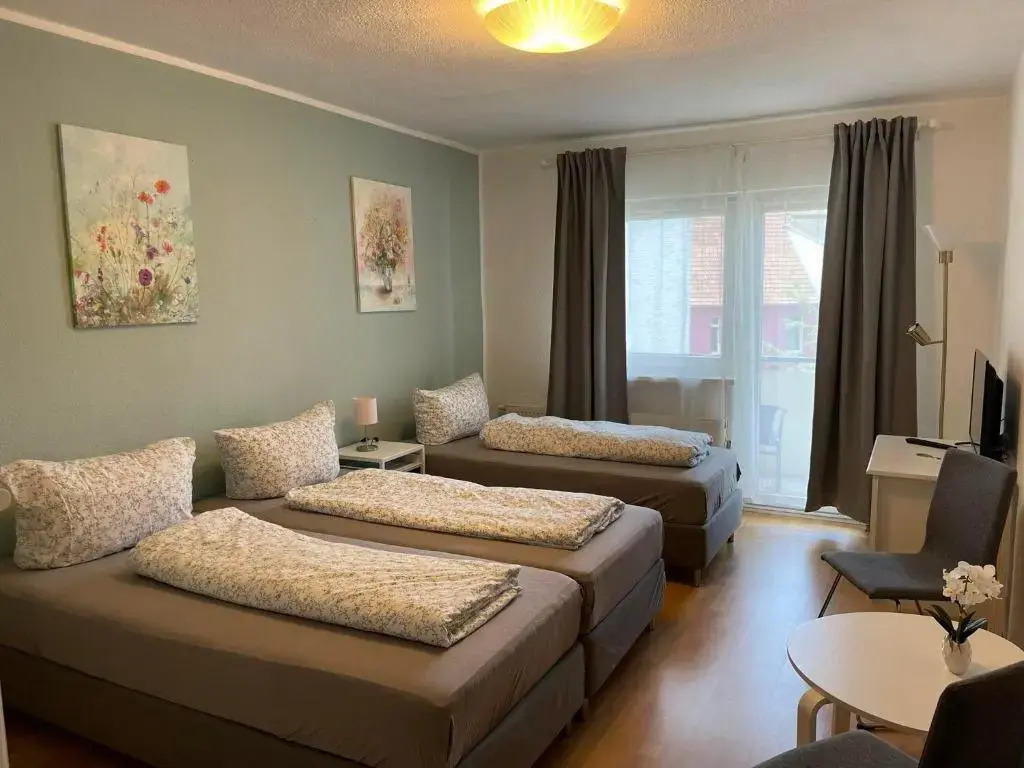 TOP LAGE 2 Zimmerwohnung mit Balkon und bester Aussicht in OG 2 links