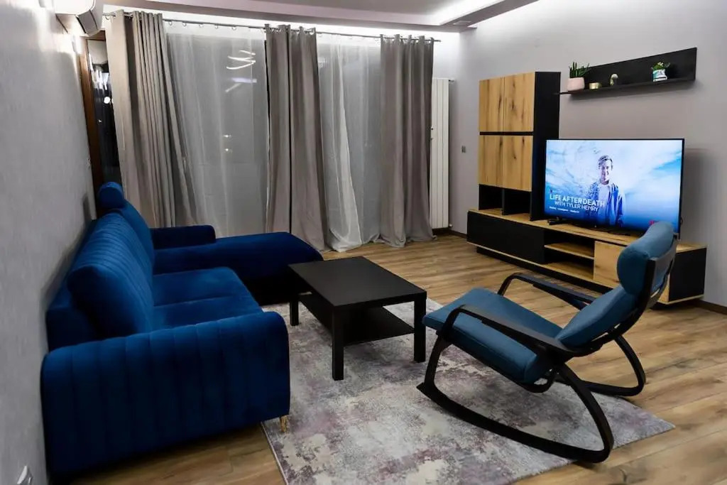 Very Spacious & Modern 2Bed near Airport & Centre