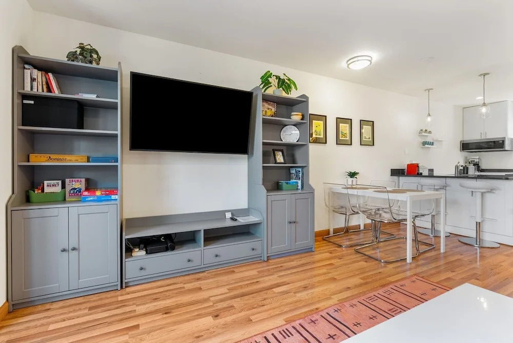 08 Lodge 1 Bedroom Condo by RedAwning