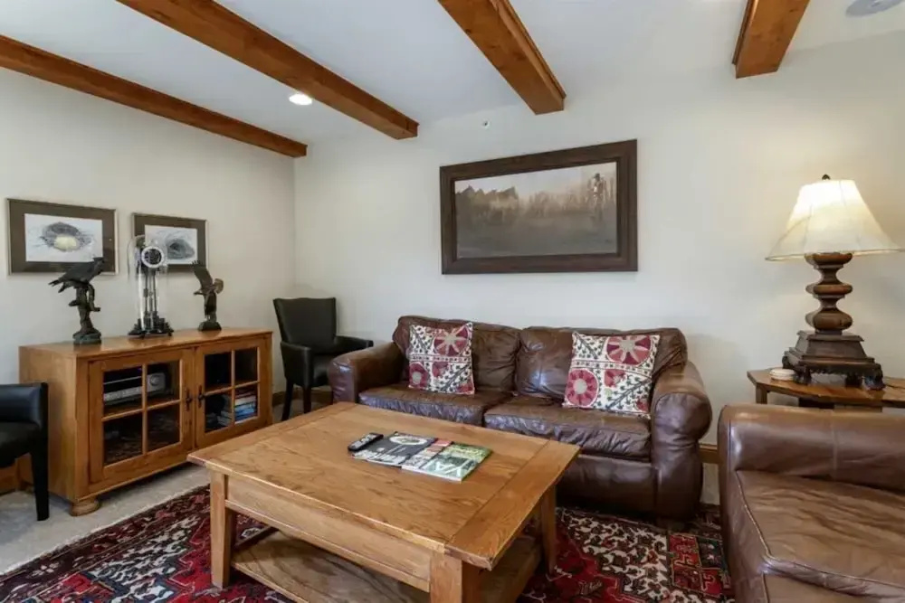 Centrally Located 3 Br In Lionshead Village W Pool, Walk To Lift