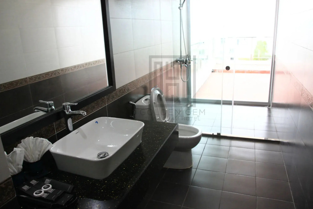 Golden Gem Tuan Chau Hotel