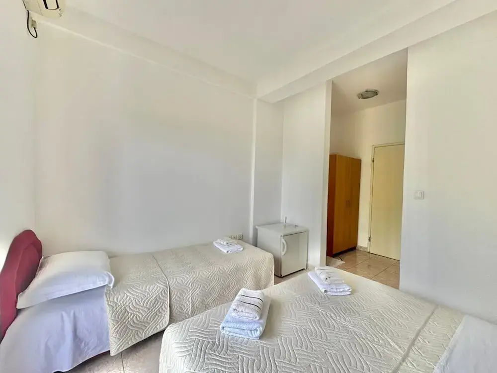 B&M Holiday Rooms