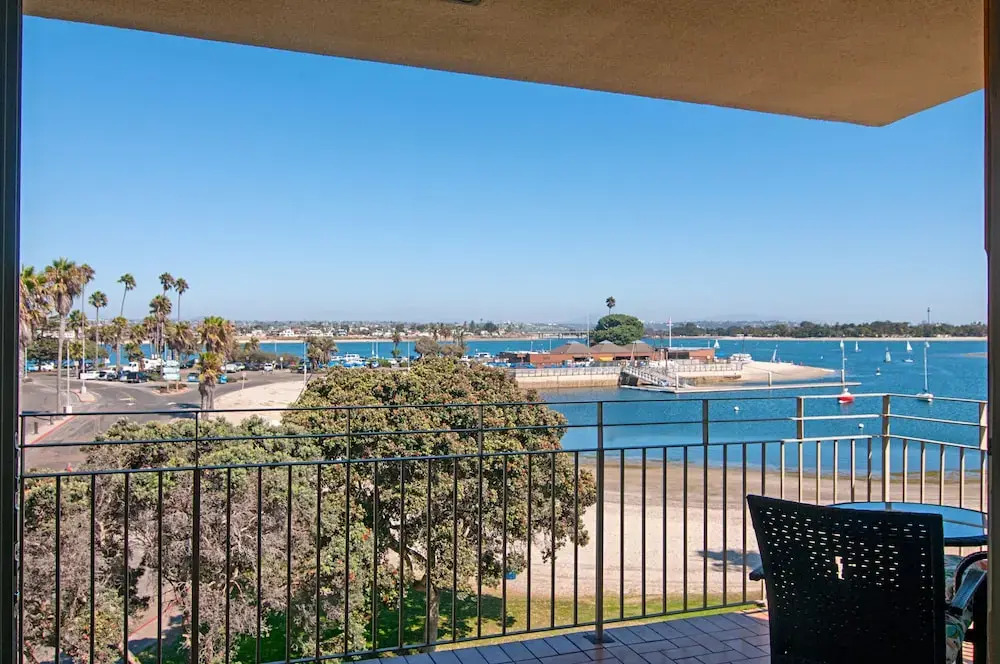 Mission Beach Condo w/Bayside Views by RedAwning